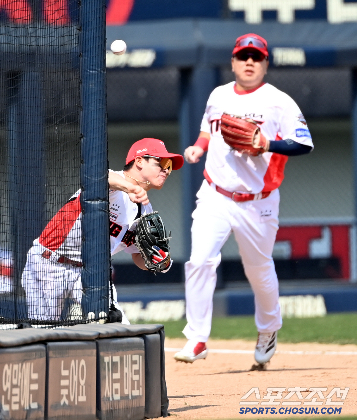 '이럴 수가' 홈 노리던 박민우, 박찬호 명품 송구에 아웃되고 당황...…