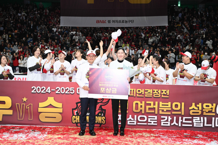 "'여성 사령탑'의 무게" WKBL 새 역사, '최초 또 최초' 박정은 …