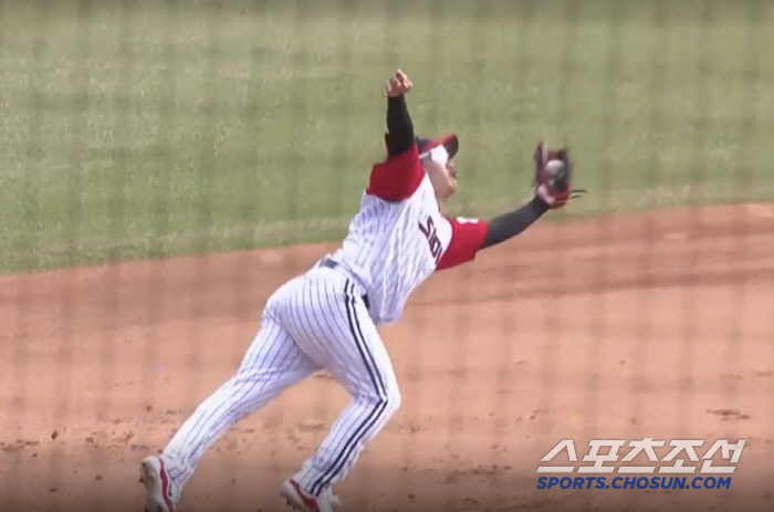 10-2 대승 만든 5개의 홈런포. 그 뒤에서 빛난 호수비 열전. LG가…