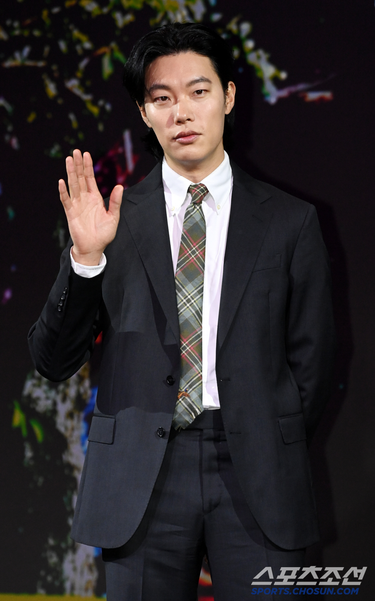 류준열, 다시 본업 집중..'계시록'서 광기 열연 '눈길'
