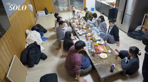 "바람 피우는 것도 아니고…" 영자에 칭찬 플러팅 상철, 순자 등장에 '…