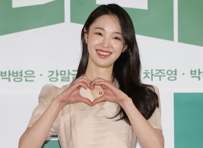 [SC현장] "재밌고 이상한 영화"…'로비' 감독 하정우, 제대로 나이스…