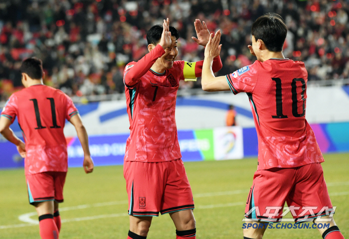 '손흥민 크로스→이재성 골!' 전반 5분 만에 터진 선제 득점...한국, 1-0 리드[요르단전]