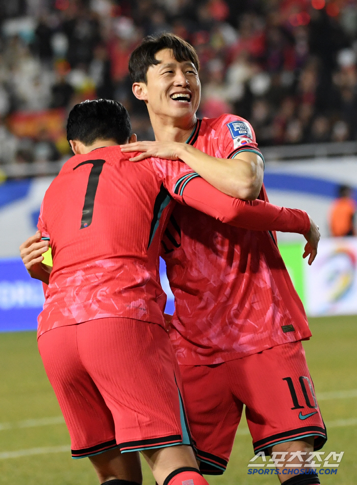 '손흥민 크로스→이재성 골!' 전반 5분 만에 터진 선제 득점...한국,…