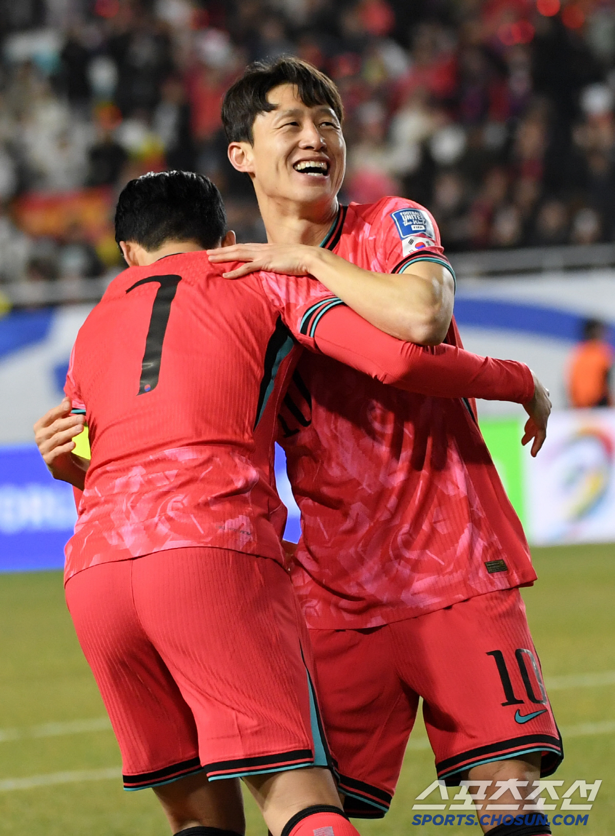'손흥민 크로스→이재성 골!' 전반 5분 만에 터진 선제 득점...한국,…