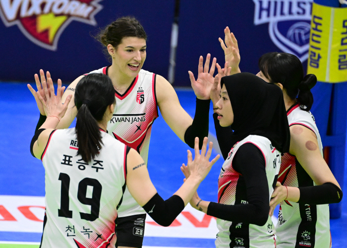 김연경 나와! 정관장, 현대건설 3-0 셧아웃 → 역대 7번째 '하극상'…