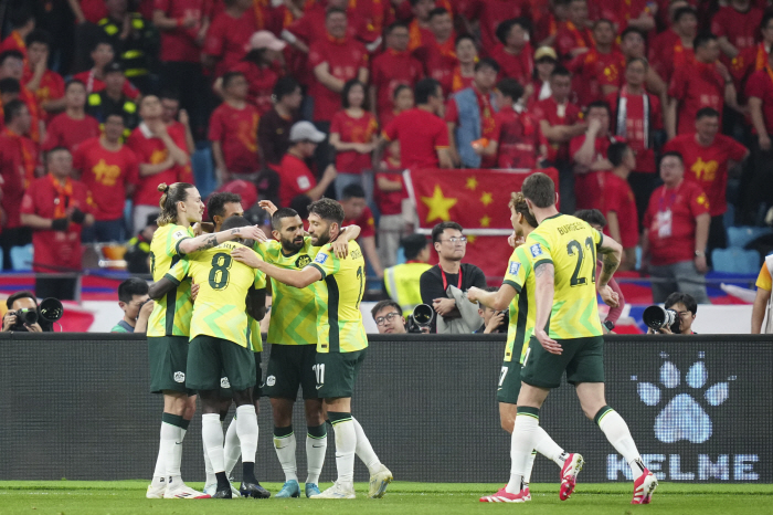 '中 GK 황당 실수→추가골 헌납' 최하위 중국, 월드컵 꿈 멀어진다…호…