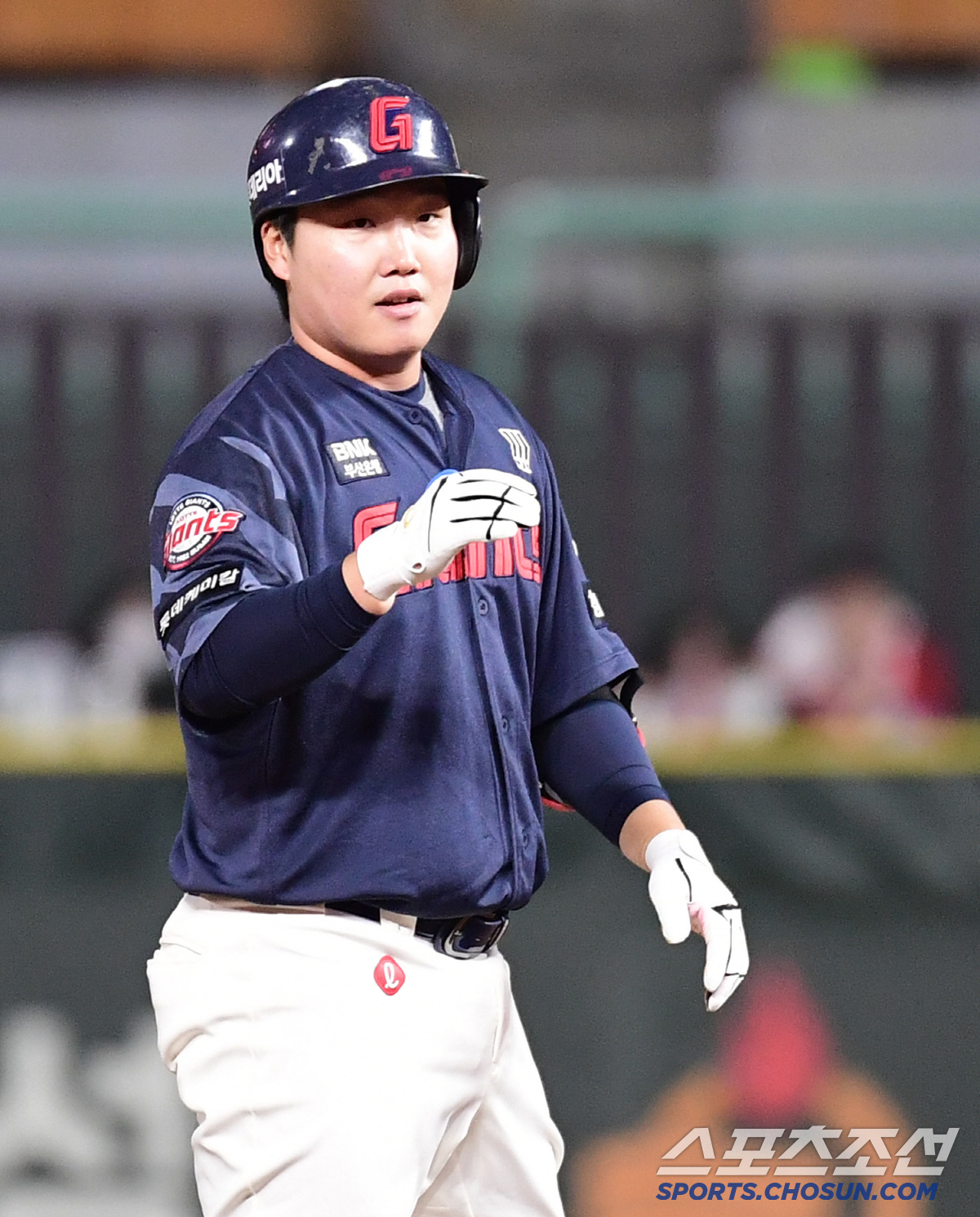 시즌 첫승부터 '연장 11회' 롯데시네마! 데이비슨 7이닝 쾌투→9회말 …