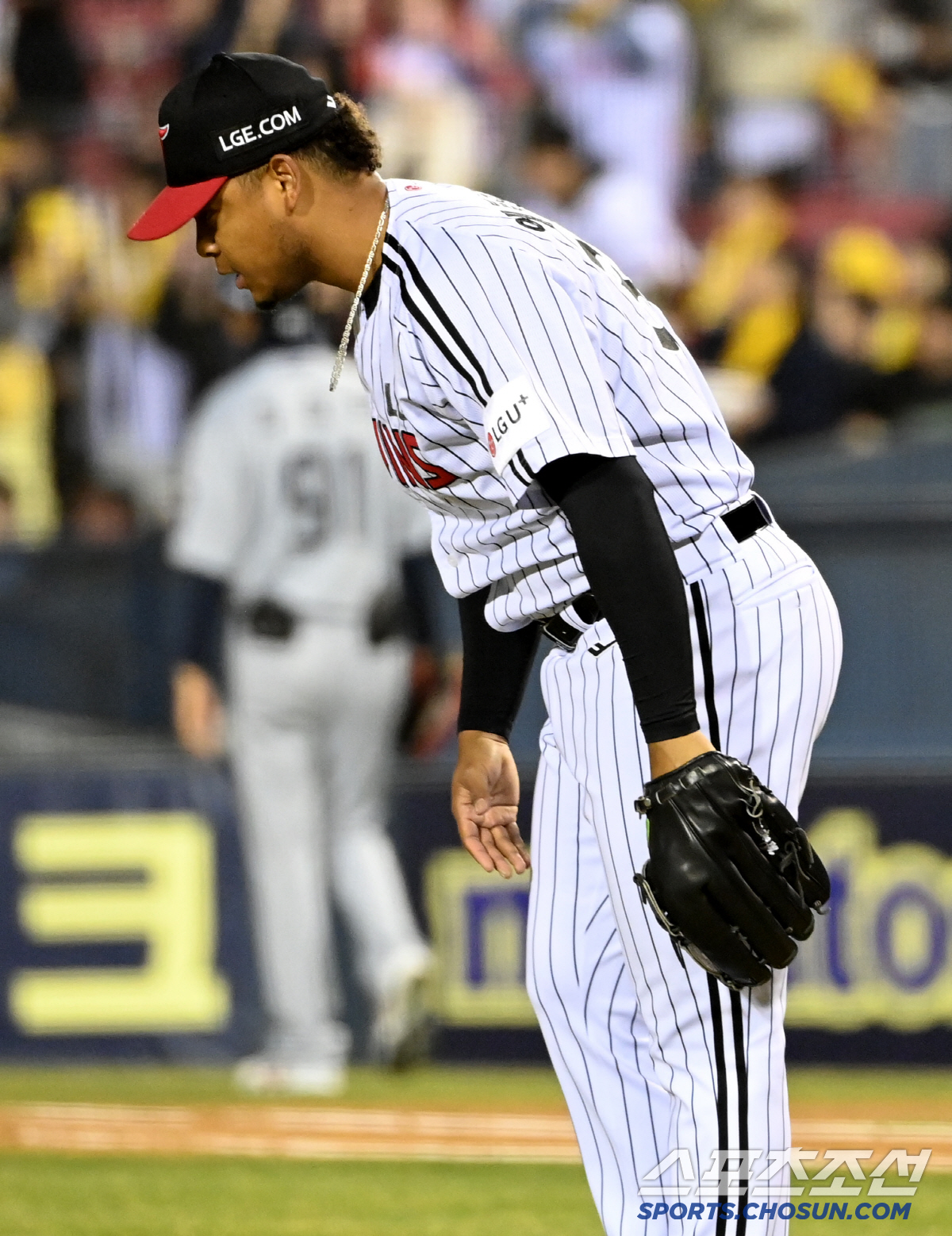 박해민 날고 또 날았다, 팀 구한 캡틴의 슈퍼 캐치에 90도 인사로 경의…