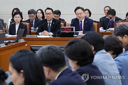 '27년부터 의대정원 심의' 정부 직속 의사추계위법 법사위 통과