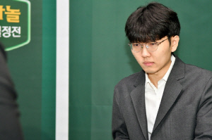 신진서, 쏘팔코사놀 첫판서 박정환에 불계승…24연승 질주