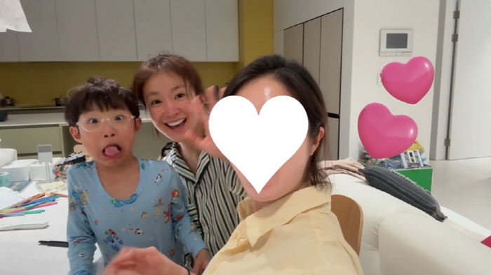 이시영, 이혼 후 똑닮은 子와 행복 일상..."子와 운동하니 시간 가는 줄 몰라" ('뿌시영')