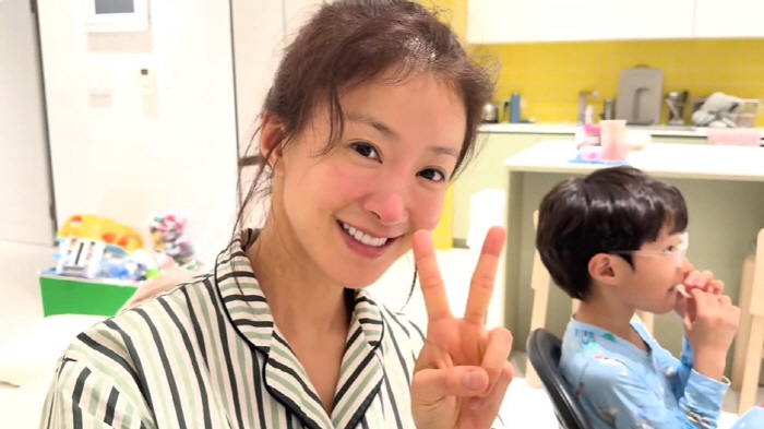 이시영, 이혼 후 똑닮은 子와 행복 일상..."子와 운동하니 시간 가는 …