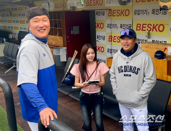'홈런 공장장' 국민우익수 극찬했지만...난타전 기대한 호부지의 절망 […