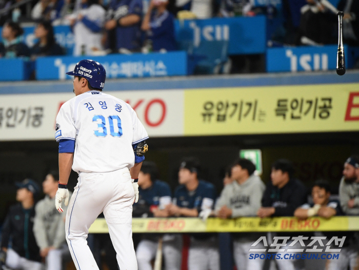 '홈런 공장장' 국민우익수 극찬했지만...난타전 기대한 호부지의 절망 […