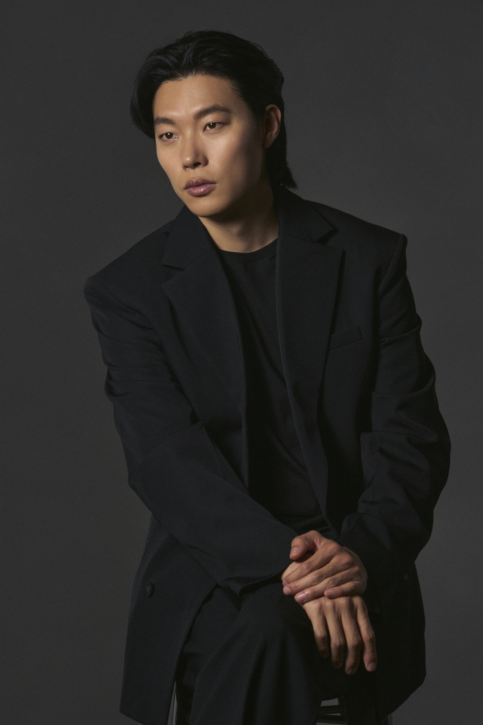 [인터뷰②] '계시록' 류준열 "숏컷 변신한 신현빈? 다른 사람인 줄, 처음엔 몰라 봐"