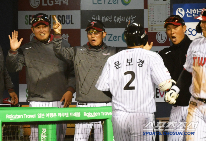 시즌 1호 주인공 문보경 잠실에서 또또또 홈런. 벌써 3개 홈런 1위 질…