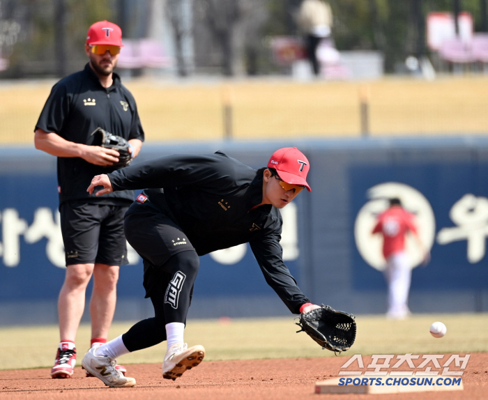 '데뷔승을 위해 122구를 던졌다' 21안타 폭발 키움, KIA 대파하고…