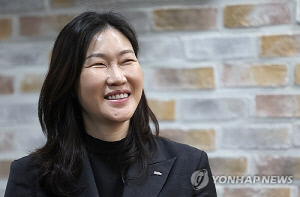 첫 우승 BNK, 왕조의 서막일까…박정은 감독 