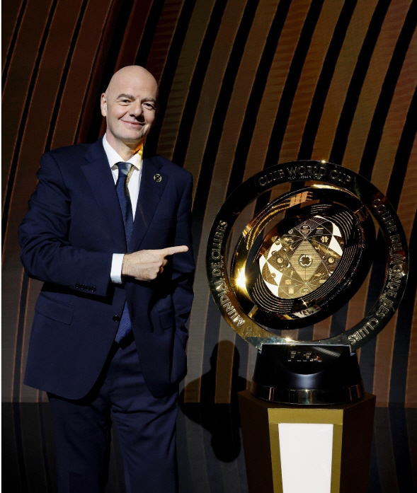 FIFA 미쳤다! 울산, 16강만 가면 300억 '돈방석'…클럽 월드컵 …