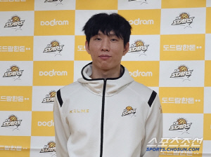 한선수X유광우 넘어 우승으로? '점유율 80% 몰아주기' 비판받던 황택의가 돌아본 '동병상련' [인터뷰]