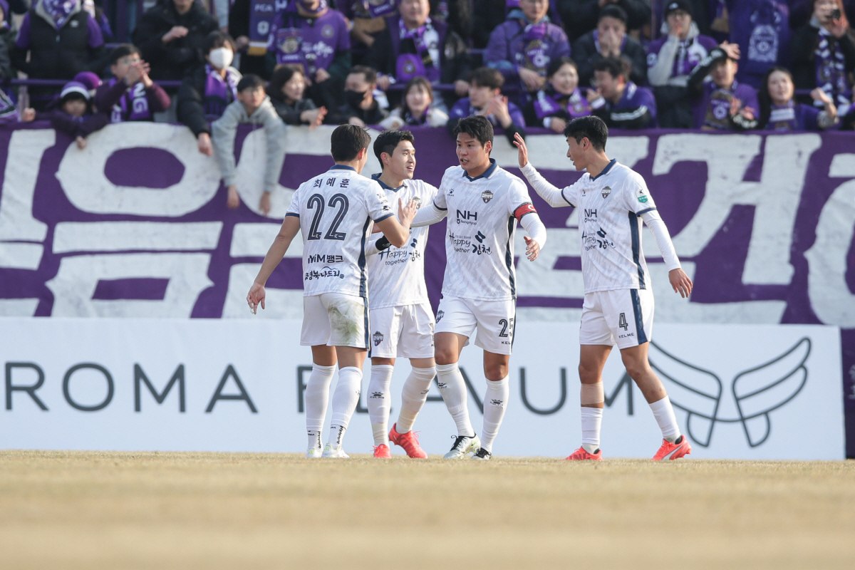 "이제부터 진검승부" 재개되는 K리그1, 서울이 문 열고→'동해안 더비'…
