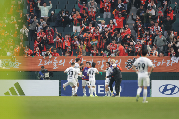 "이제부터 진검승부" 재개되는 K리그1, 서울이 문 열고→'동해안 더비'…