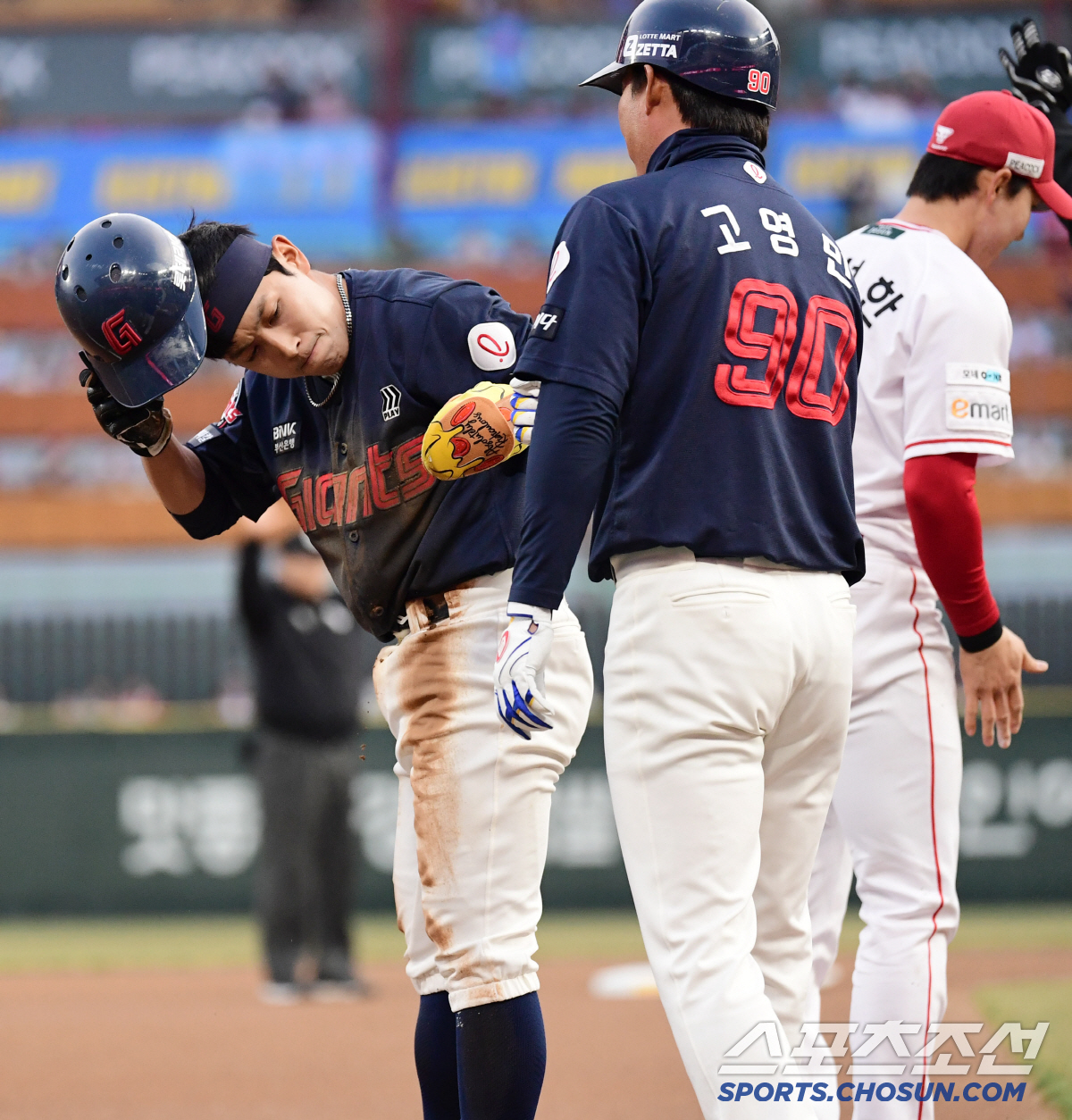 '마황' 황성빈, 엄지손가락 염좌로 휴식…1루 다이빙 과정에서 부상 "타…