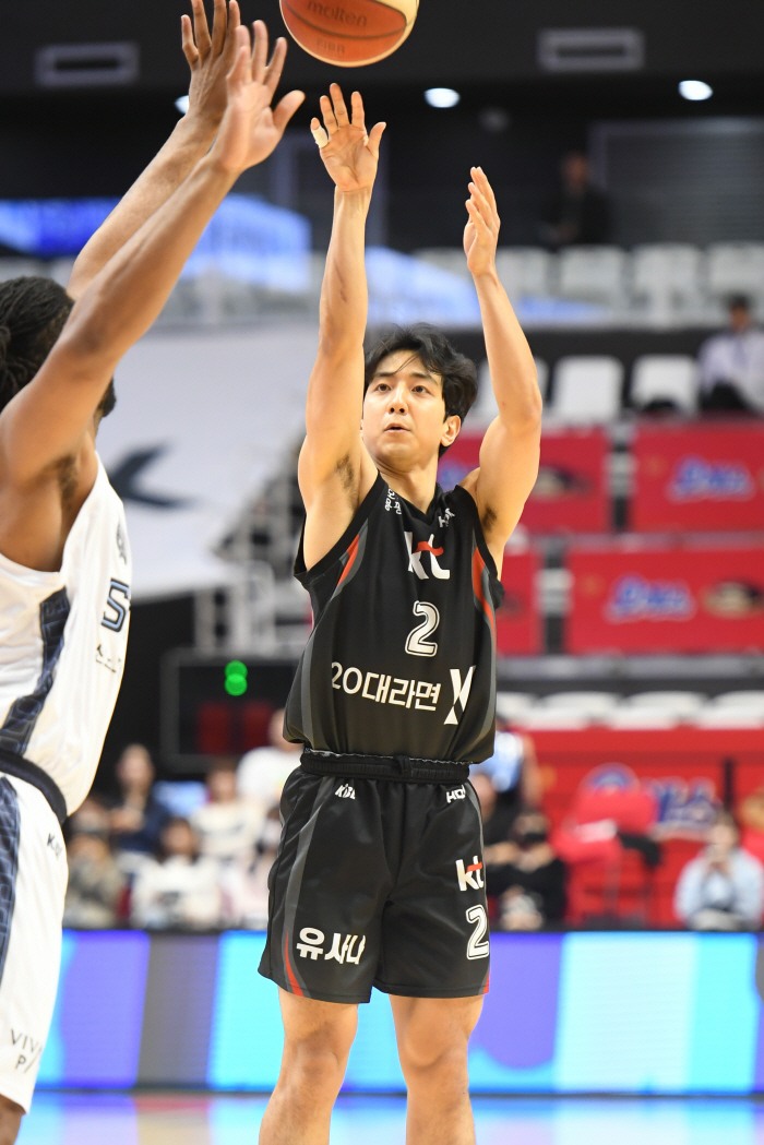 '2위 LG 기다려!' KT, '해결사 허훈' 앞세워 3연승…81-90 패배 소노, 6강 탈락 확정