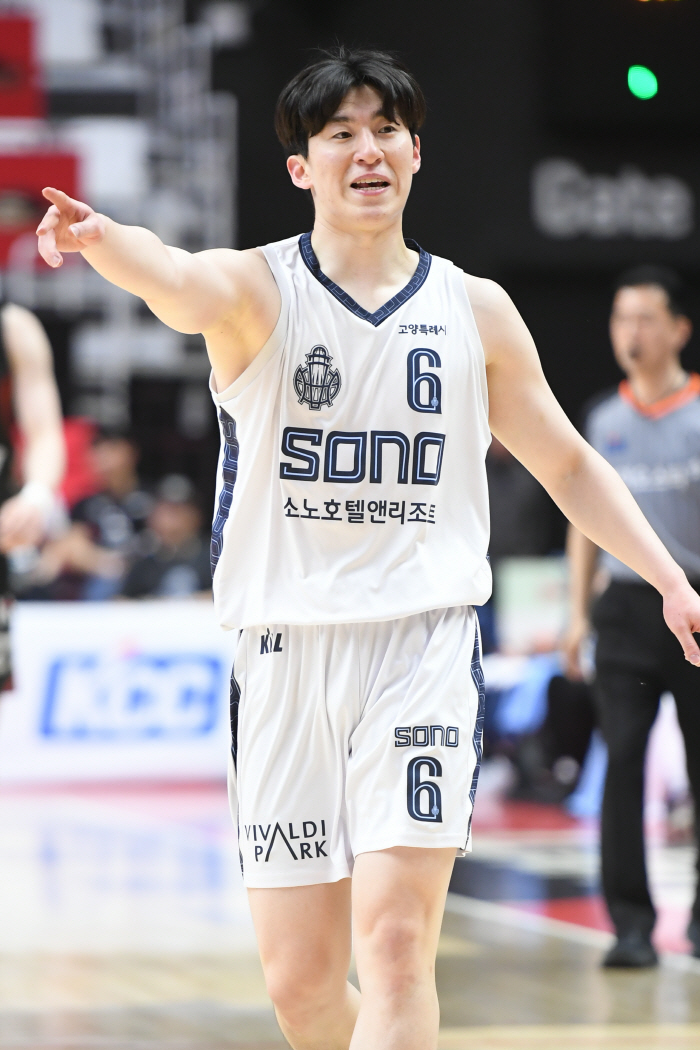 '2위 LG 기다려!' KT, '해결사 허훈' 앞세워 3연승…81-90 …