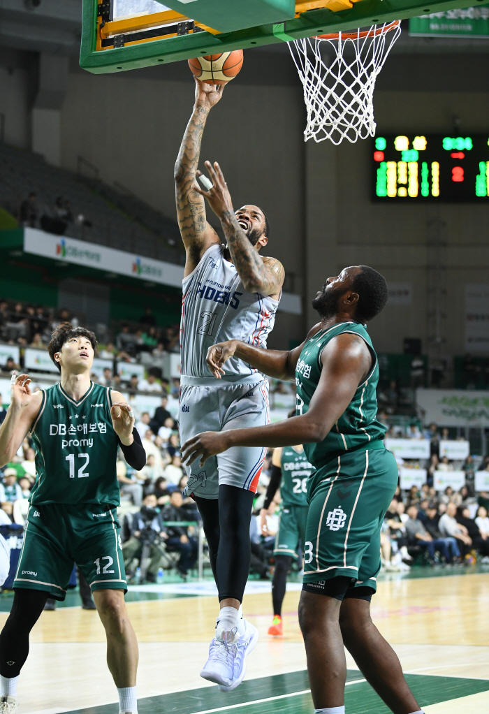 '2위 LG 기다려!' KT, '해결사 허훈' 앞세워 3연승…81-90 …