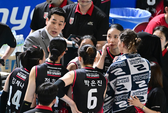 이 집중력으론 염혜선 와도 못 이겨! → 고희진 정관장 감독 탄식 "준비한 것 다 놓쳤다"