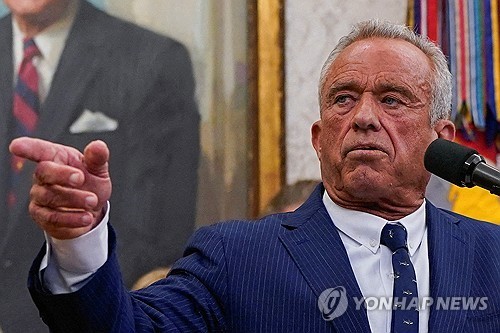 美복지부 "1만명 해고"…식품안전·전염병 담당 부서도 대상(종합)