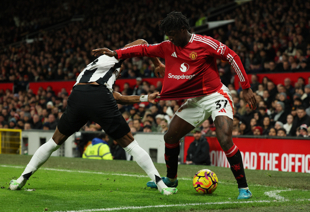 맨체스터 유나이티드 기둥 뽑힌다! "SON급 연봉 내놔" 19세 초신성,…