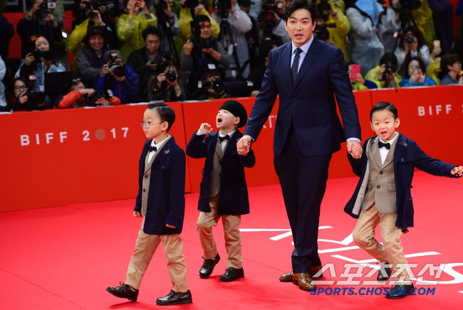 '삼둥이 父' 송일국, 학부모 임원 6년 차..."회장직 권유 받아" (…