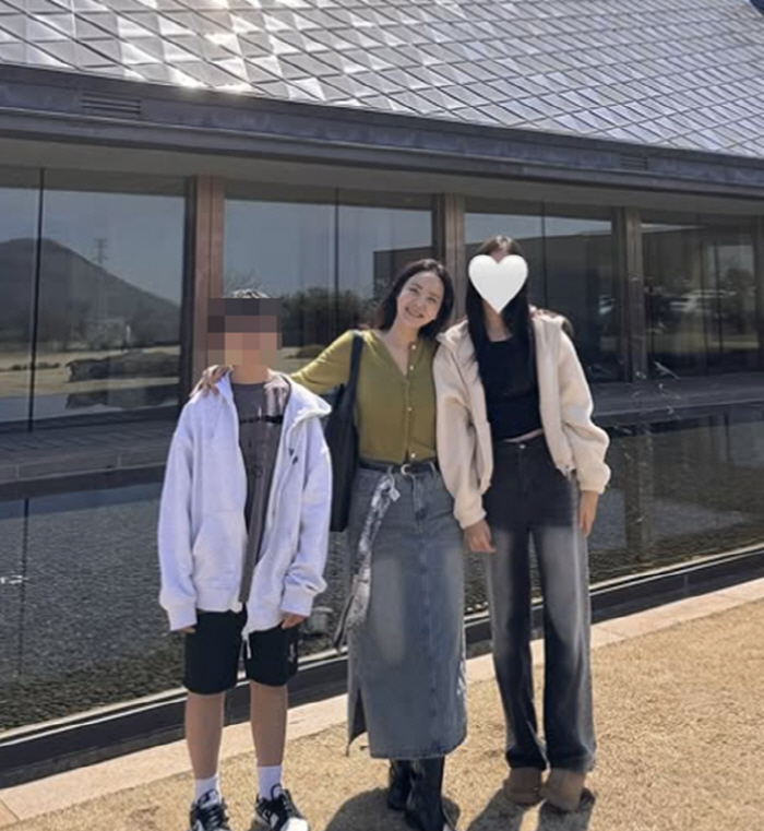 '최동석과 맞소송' 박지윤, 자녀들 한 마디에 울컥 "어떤 선물보다 가슴…