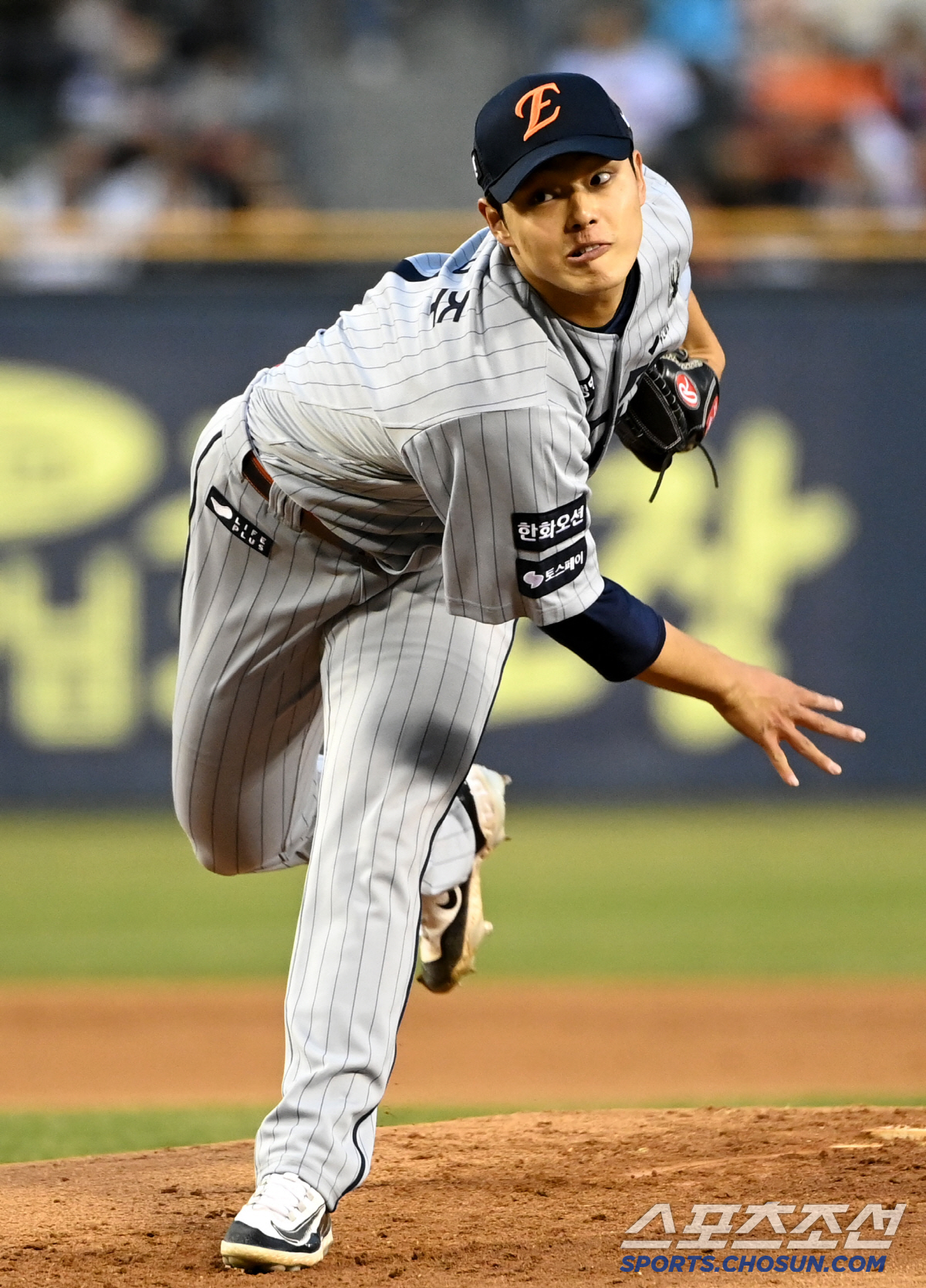 코 앞에서 느끼는 문동주 158Km 직구의 맛, 이걸 어떻게 쳐?[잠실 …