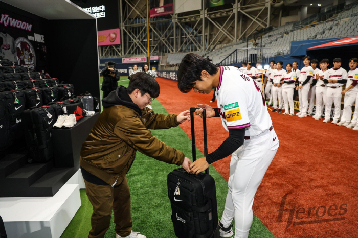 '이게 뭐야?' 나이키, 키움 선수단 위해 특별한 선물 상자 준비했다