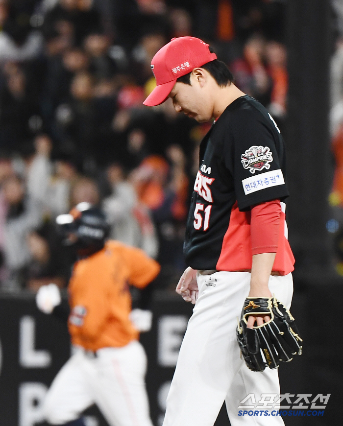 '충격의 역전패' 홈런→볼넷→볼넷→볼넷→볼넷→사구→적시타…그래도 믿고 간…