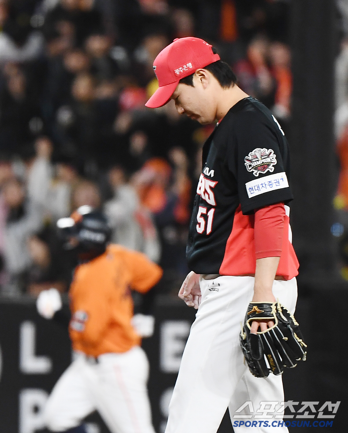 'ERA 꼴찌→역전패 1위'…'국대 마무리'도 불안, 선발 QS에도 이길…