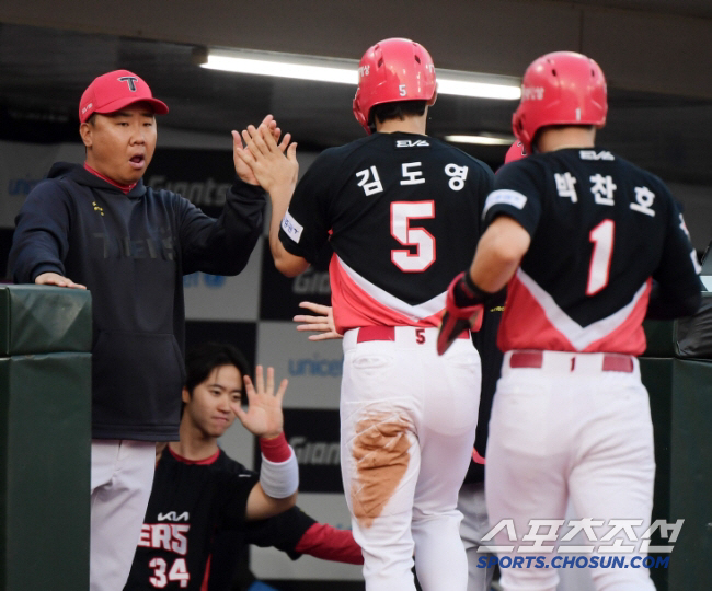 '절대 1강'의 4연패, KIA 추락이 심상치 않다...김도영보다, 박찬…