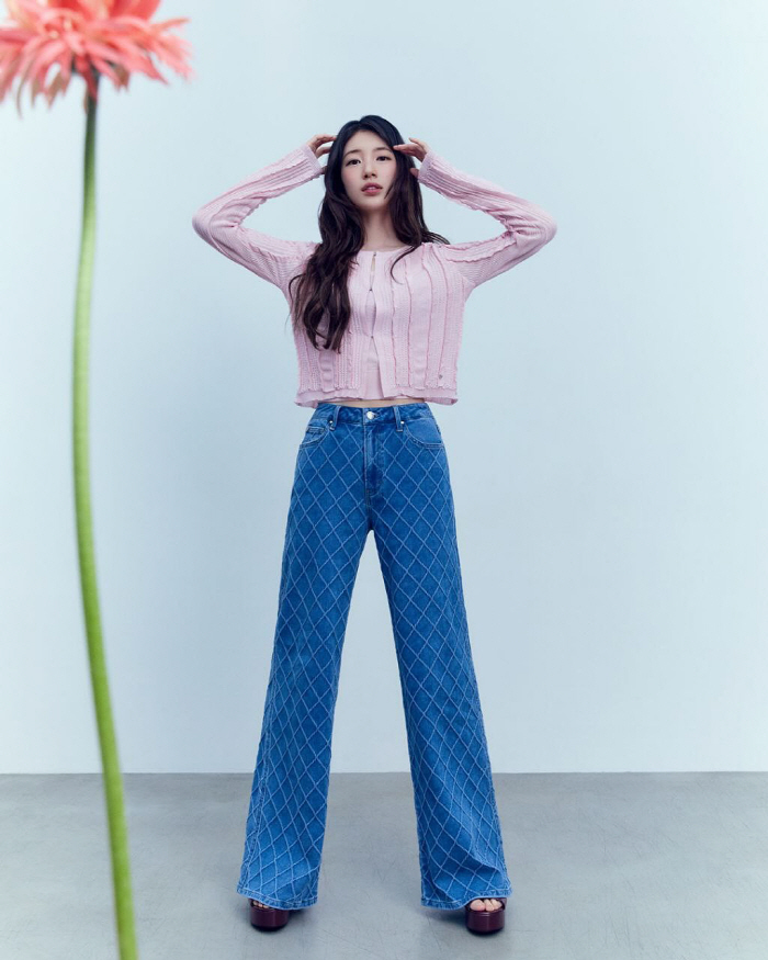 [SCin스타]수지, 다리가 어디까지?…길쭉한 각선미로 '봄 여신' 자태
