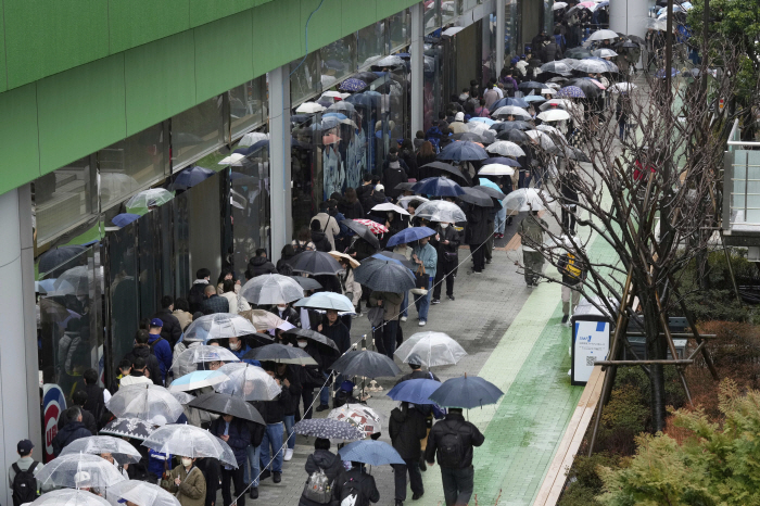 "오타니 뉴스 보기만 해도 질린다" 과도한 보도 경쟁, '오타니 괴롭힘'…