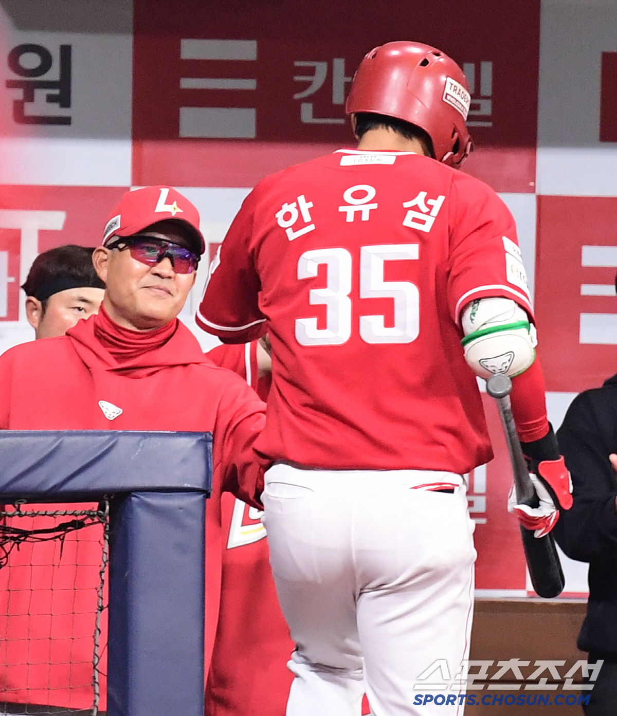 '무사 만루 4연속 밀어내기!' 8회 폭풍 6득점 SSG, 키움 5연승 …