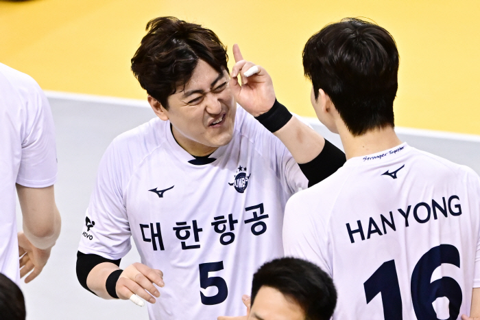 "현대캐피탈? 자극하면 안돼" 12번째 우승 도전, 40세 노장이 꺼낸 …