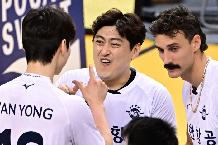 "현대캐피탈? 자극하면 안돼" 12번째 우승 도전, 40세 노장이 꺼낸 …
