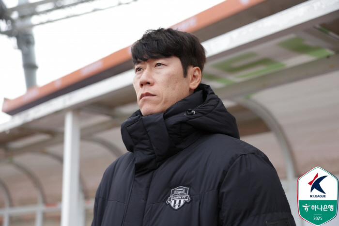 구자철에게 특별한 은퇴선물 건넨 막내 김준하…학범슨 "더 큰 물로 가려면 안주하지 말라"[현장인터뷰]
