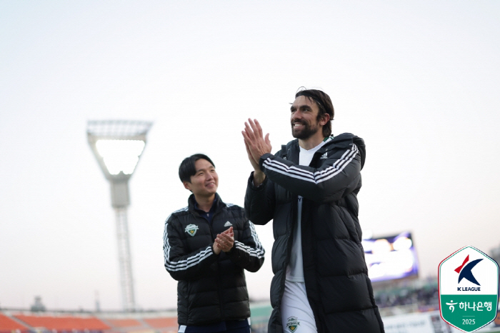 '中 쿵푸 축구'까지 경험했던 콤파뇨의 한숨..."유럽에선 PK, K리그…