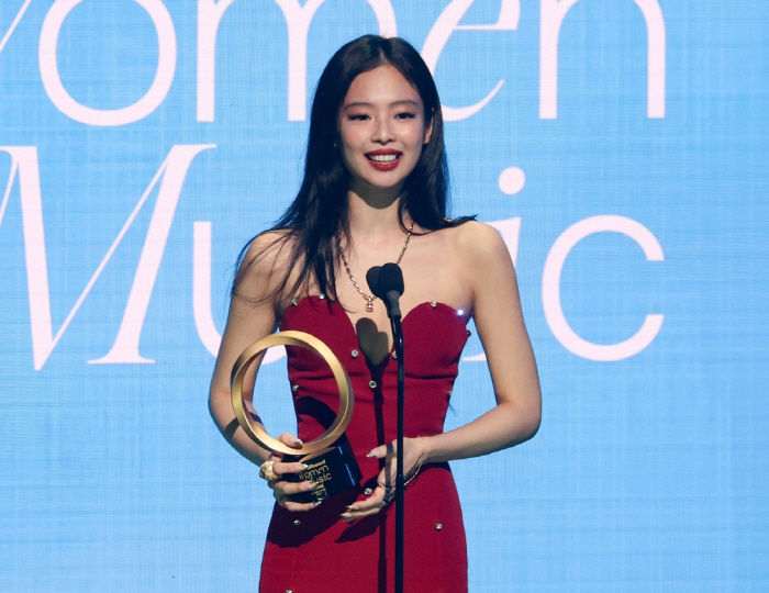 [공식]제니, 美 '빌보드 위민 인 뮤직'서 '글로벌 포스상' 수상…K팝…