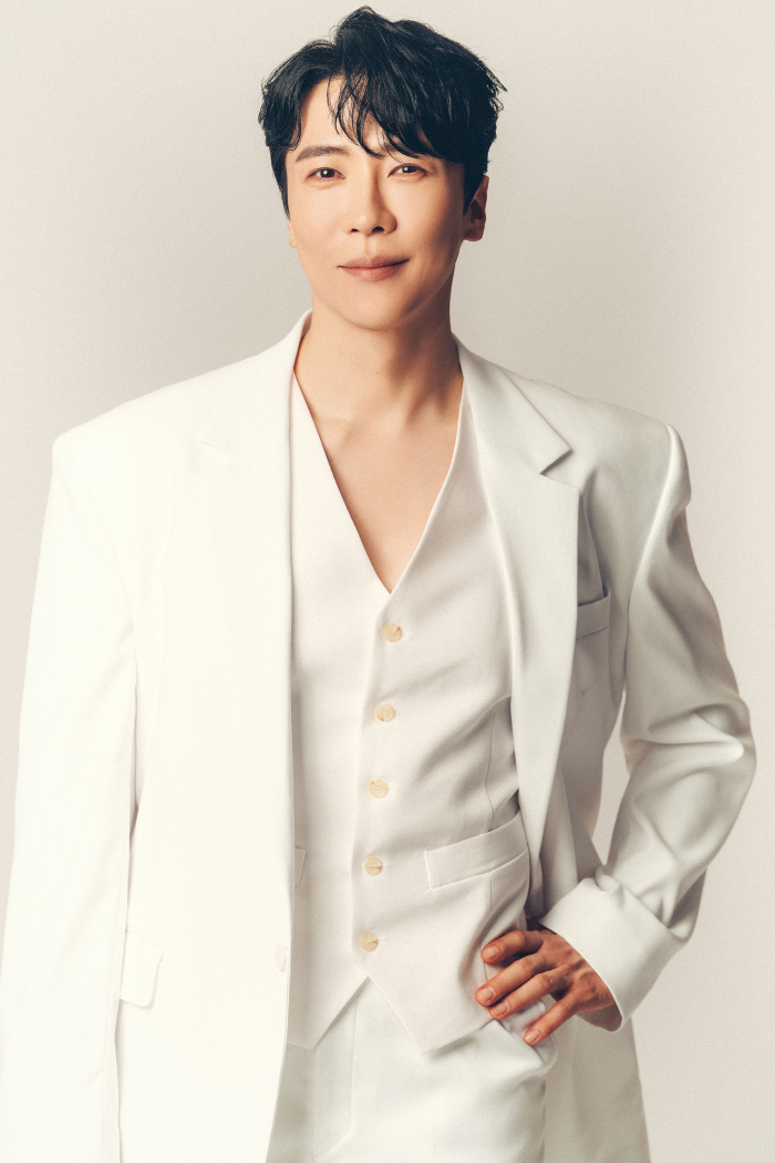 가수 에녹, '동치미' MC 발탁..김용만·이현이와 호흡